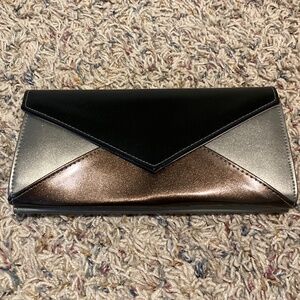 NWT Women’s Mundi Clutch Wallet